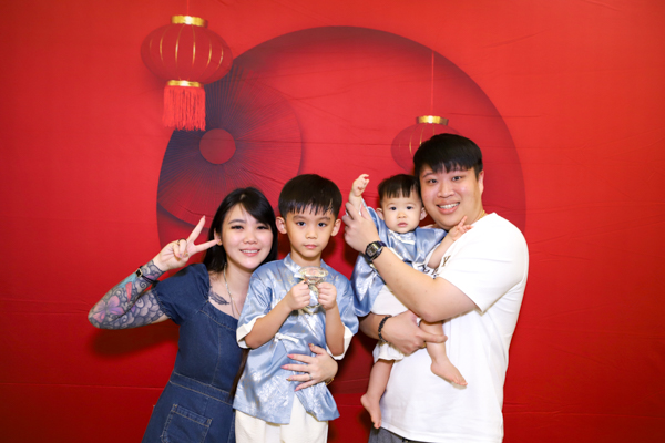 Wedding photobooth backdrop setup