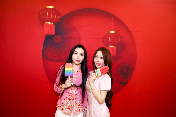 Wedding photobooth moment in Singapore
